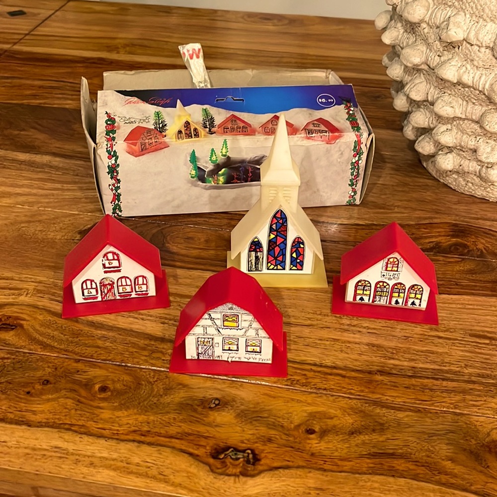 Golden Sleigh Vintage Tiny Town 3 plastic houses and church